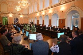 8в